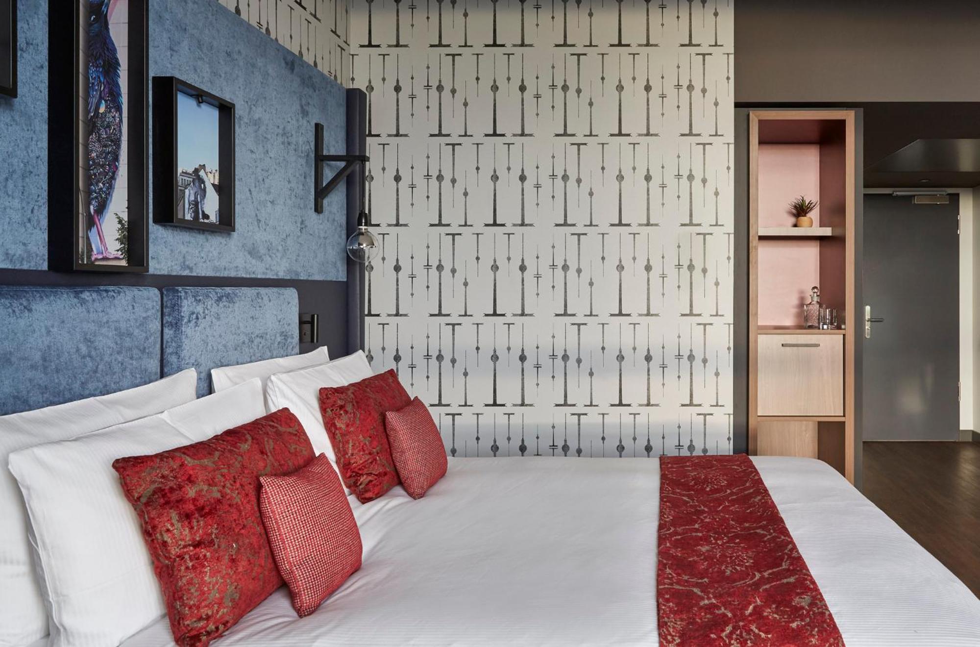 Hotel Indigo Berlin - East Side Gallery Exterior photo