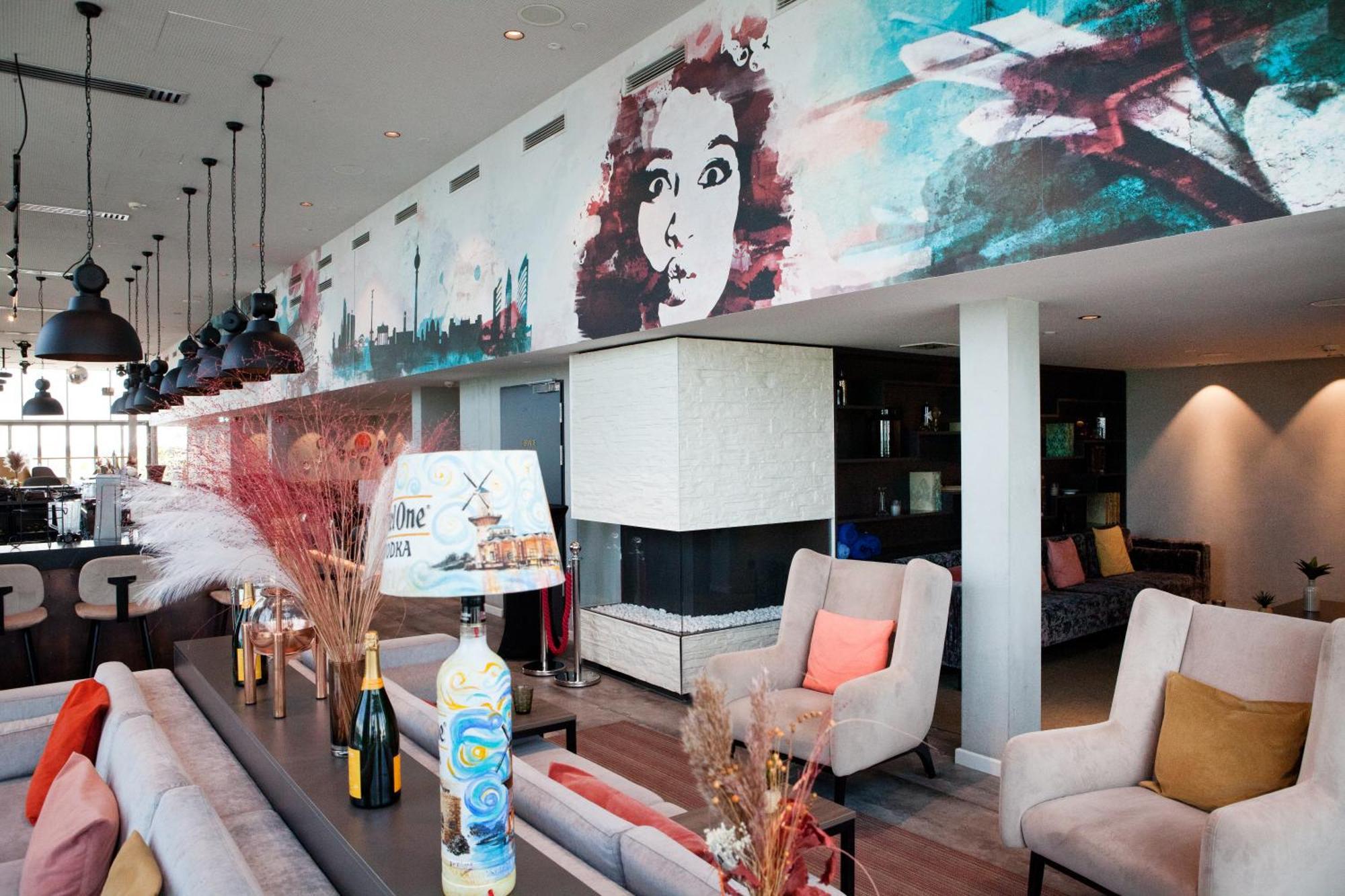 Hotel Indigo Berlin - East Side Gallery Exterior photo